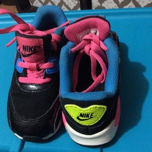 Nike air max’s girls
